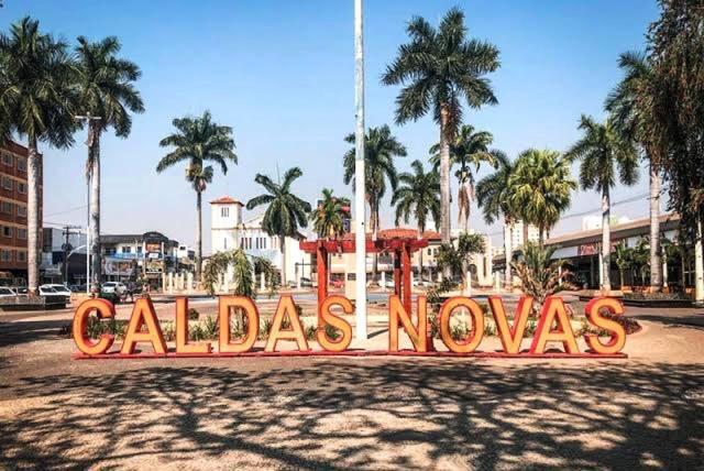 Hotel Golden Dolphin Com Cafe Da Manha! Piscinas 24H Caldas Novas Bagian luar foto