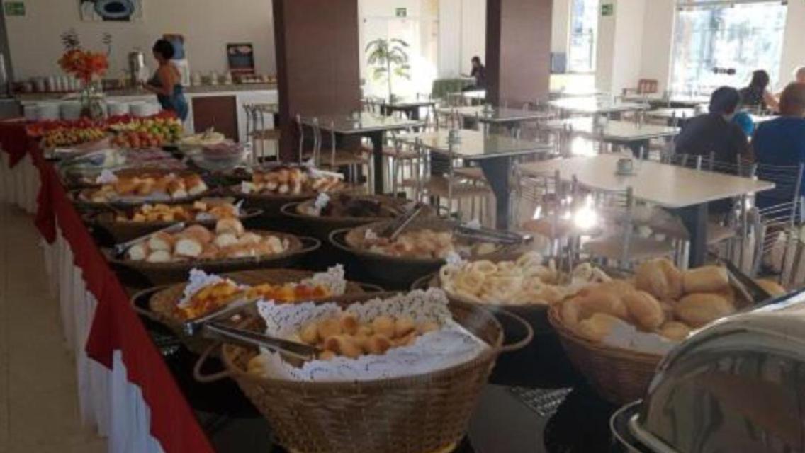 Hotel Golden Dolphin Com Cafe Da Manha! Piscinas 24H Caldas Novas Bagian luar foto